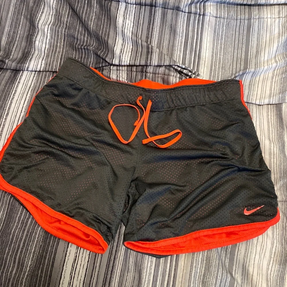 Nike athletic performance, mesh shorts, size medium, gray and red fast shipping